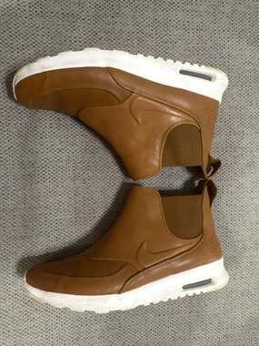 Nike Air Max Thea Mid Ale Brown Chelsea Boots (Style 859550-200)
